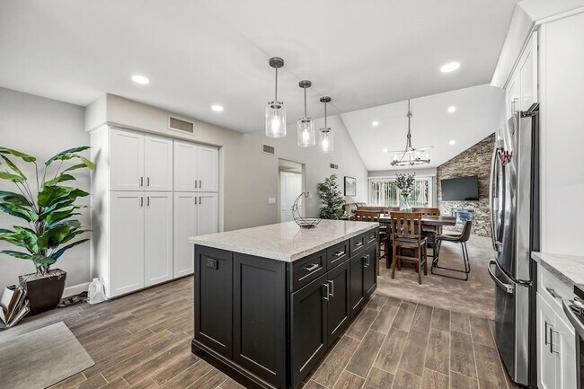 Building Photo - 7340 N Vía Camello Del Norte