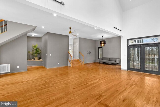 Building Photo - 19451 Youngs Cliff Rd