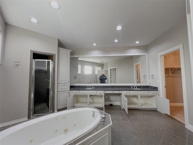 Building Photo - 2201 Austin St