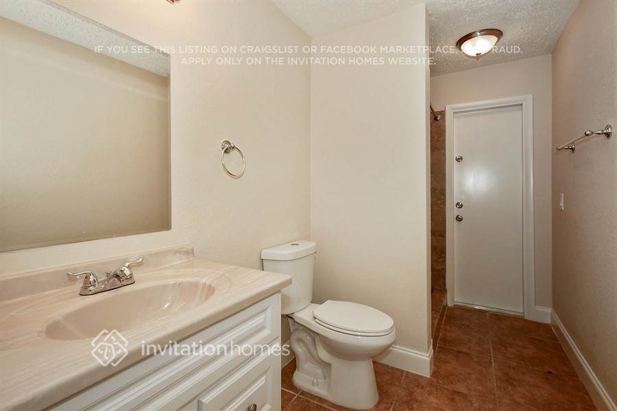 Building Photo - 17420 SW 109th Ave