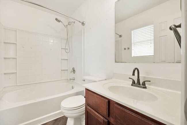 Building Photo - Cozy 3 Bedroom Home in Far West San Antonio!