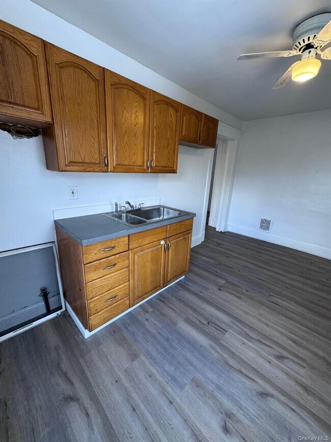 Building Photo - 709 Tower Ave