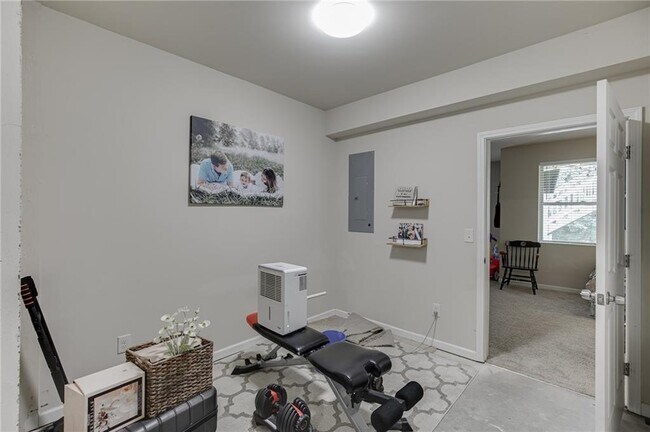 Building Photo - 6896 Big Sky Dr