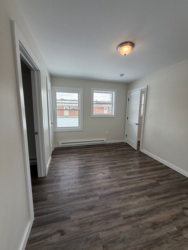 Building Photo - Beautifully remodeled and completed 1 bedroom apartment. FREE MONTH OF RENT!*