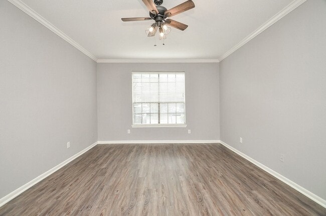 Building Photo - 2255 Braeswood Park Dr