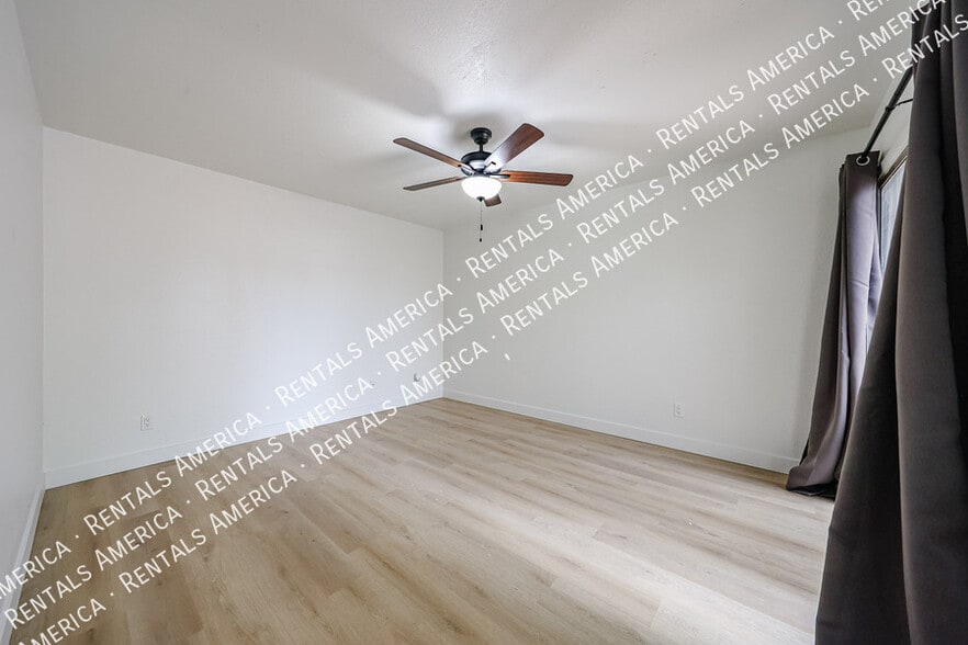 Building Photo - 10642 N 47th Dr
