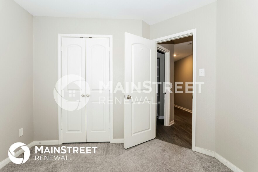 Building Photo - 25208 Dickens Dr