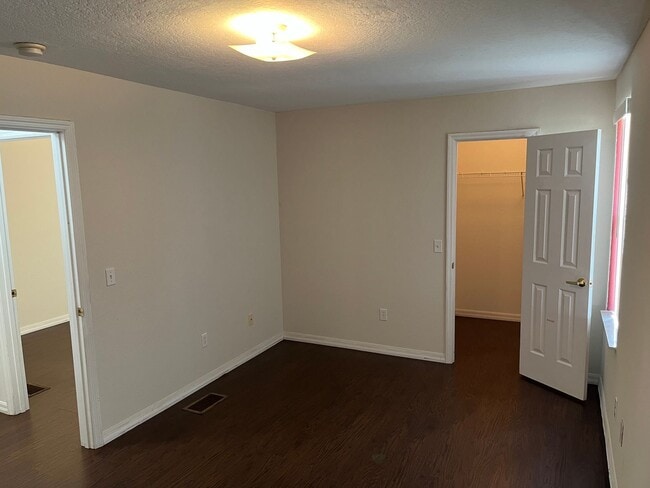 Building Photo - 409 Coconut Palm Way