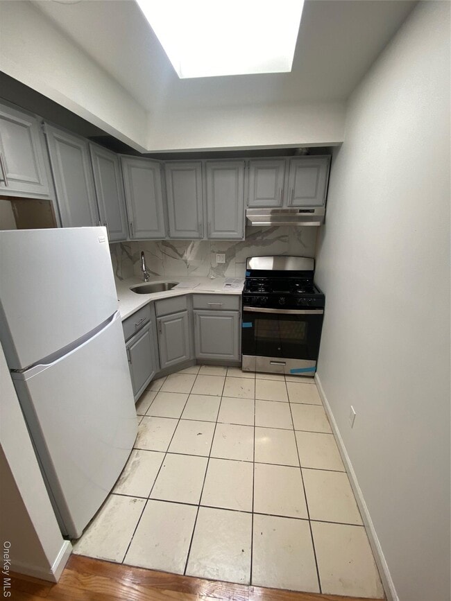 Building Photo - 92-29 53rd Ave