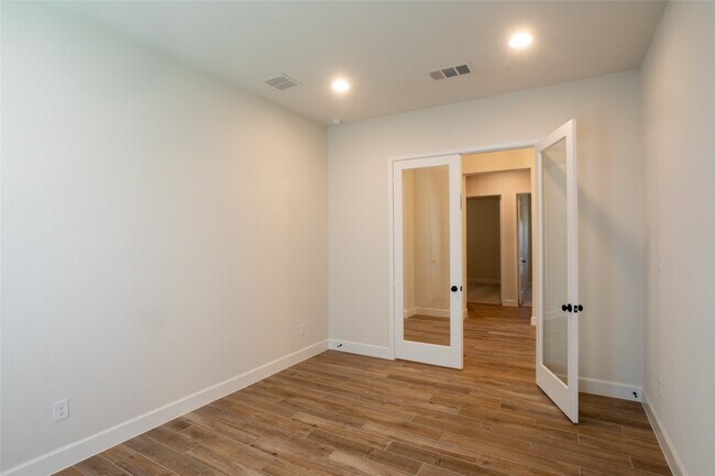 Building Photo - 18459 Chameleon Ct