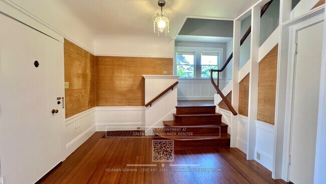 Building Photo - Charming and Spacious 4 bedroom Home in the Heart of Elmwood