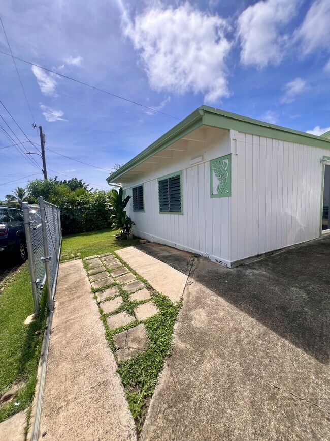 Building Photo - 41-1450-1450 Kumuula St