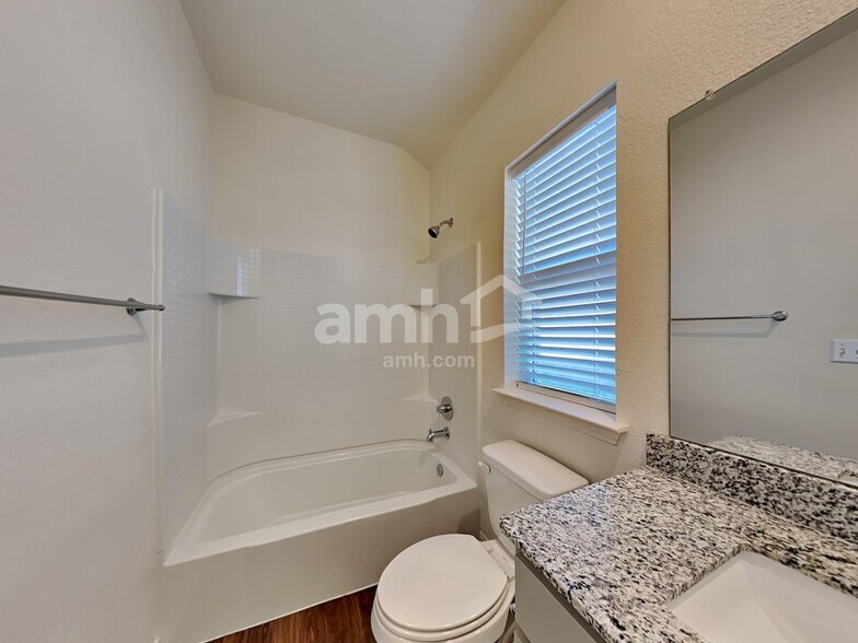 Building Photo - 175 Pebble Creek Run