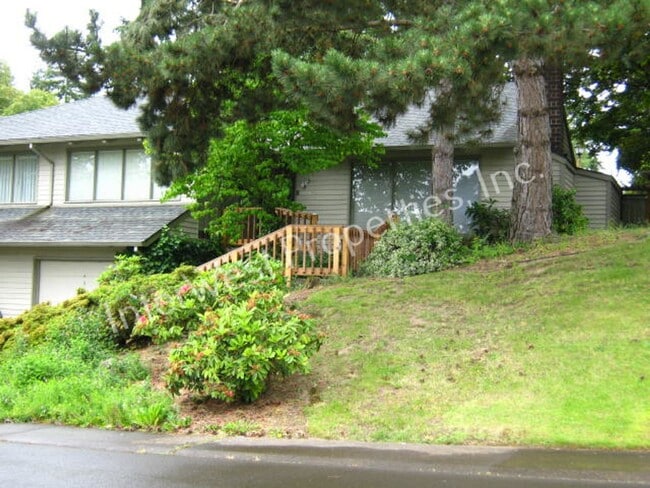 Building Photo - *1/2 OFF 1ST MONTH'S RENT PROMO* 3 BR Townhome- Wonderful Privacy Deck in Beaverton with 1 Car Ga...
