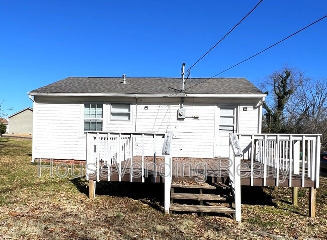 Building Photo - 407 Douglas Ave