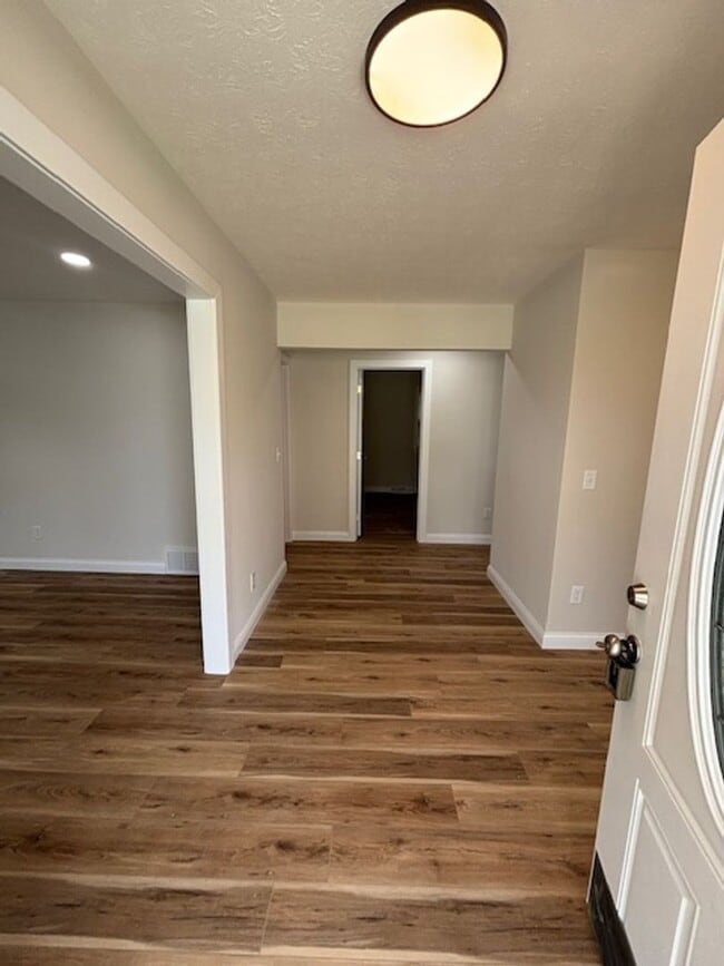 Building Photo - 395 W Crocus Dr