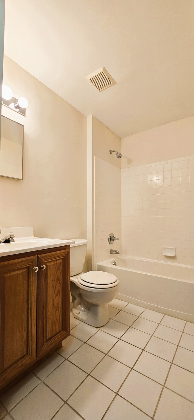 Building Photo - 1425 Thousand Roses Dr S