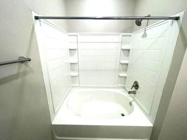 Building Photo - 300 Willow Grv Wy