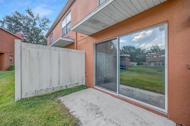 Building Photo - 6928 Hawthorne Trace Ln