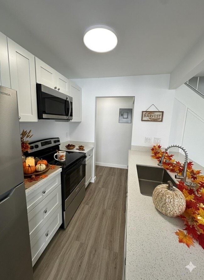 Building Photo - 103 E Tiffany Dr