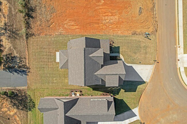 Building Photo - NEW Move in Ready Home!