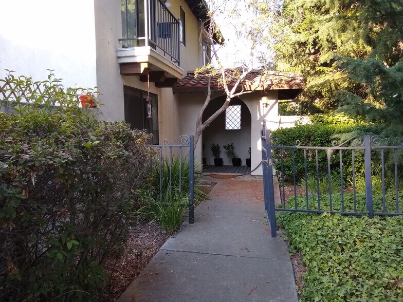 Primary Photo - 1260 Montecito Ave