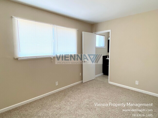 Building Photo - 5280 5th St