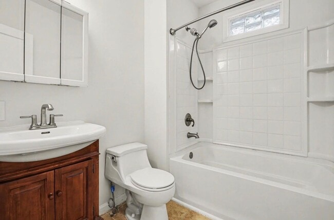 Building Photo - WestMeade Cottage*