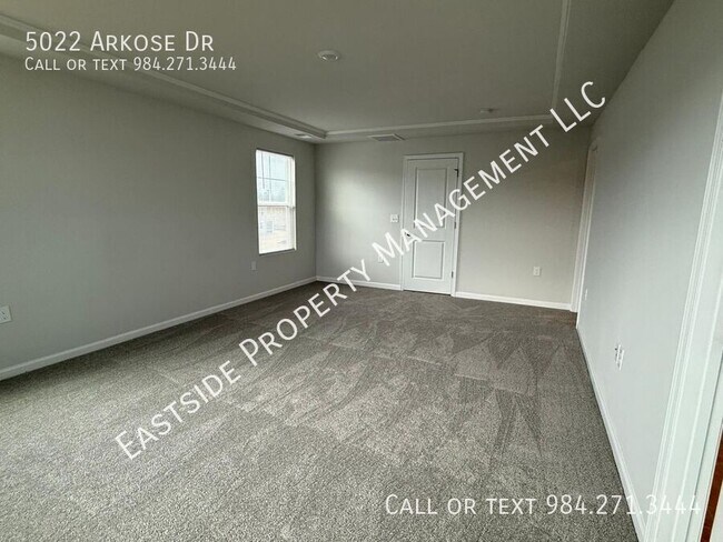 Building Photo - 5022 Arkose Dr