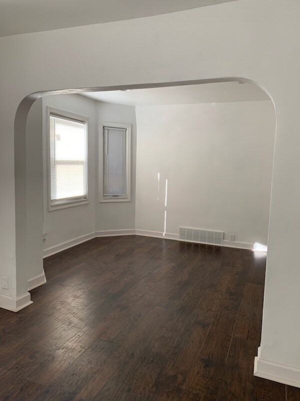 Building Photo - 13965 Mapleridge St