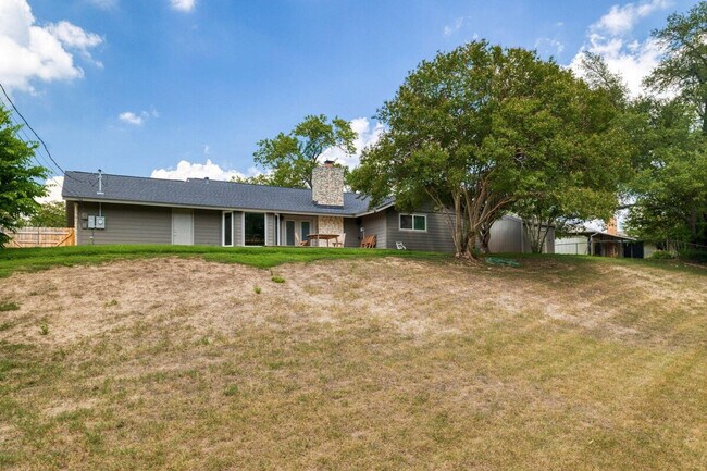 Building Photo - 7107 Scenic Brook Dr