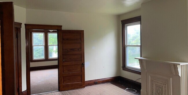 Building Photo - 858 S 23rd St