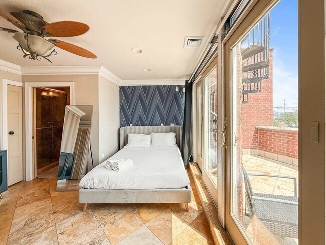 Building Photo - 602 S Front St