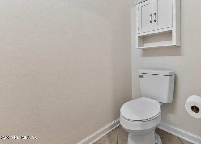 Building Photo - 411 Walnut Dr