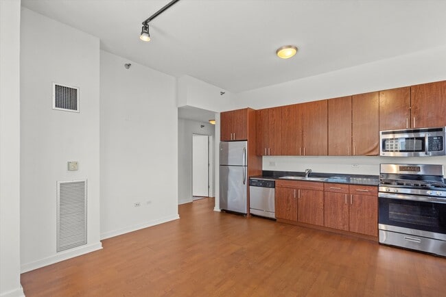 Building Photo - 235 W Van Buren St