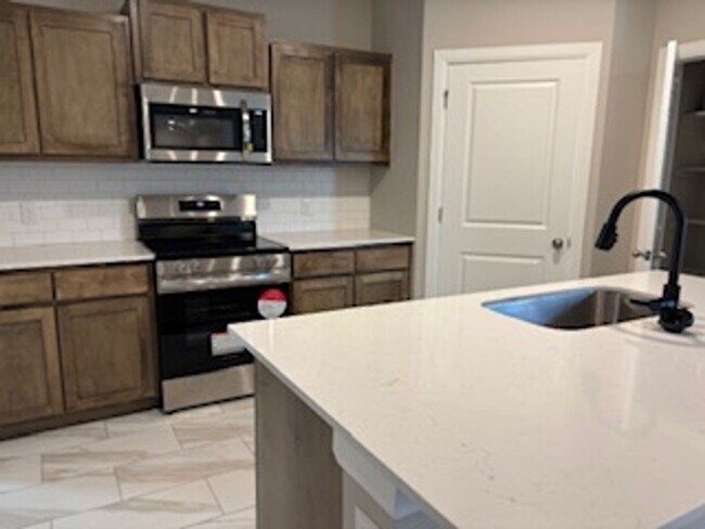 Building Photo - New Home! 1st month free!