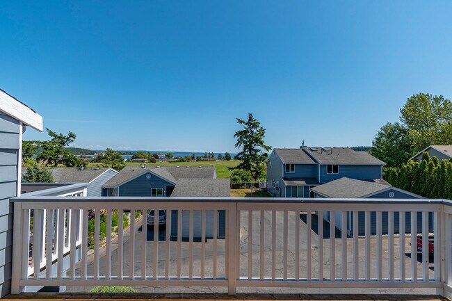 Building Photo - 3 Bedroom 2.5 Bath Waterview Townhome