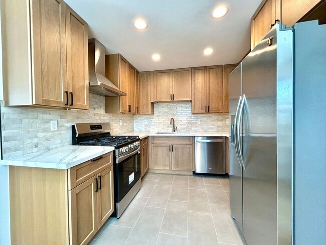 Building Photo - Beautifully remodeled 3 Bed, 2 Bath in the highly desirable neighborhood of Clairemont!!