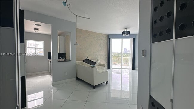 Building Photo - 2600 SW 27th Ave