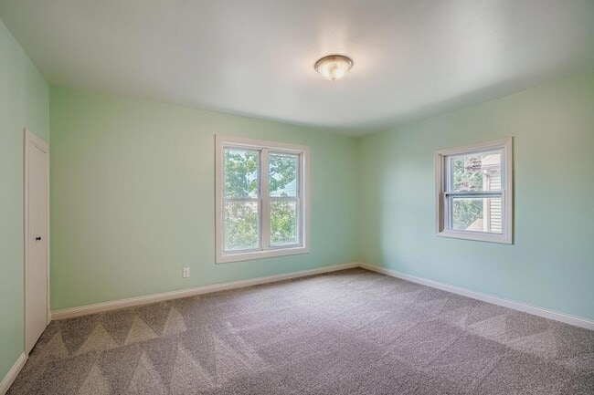 Building Photo - 610 Fairview Ave N