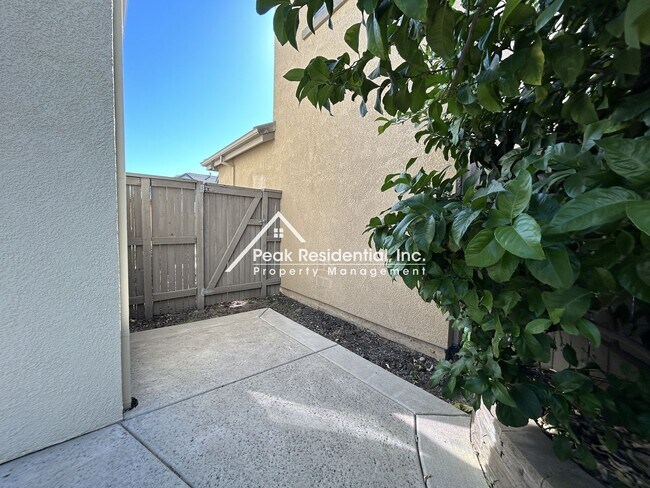 Building Photo - 9196 Cortina Cir