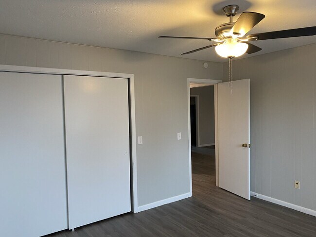 Building Photo - 14901 Dutchmans Dr