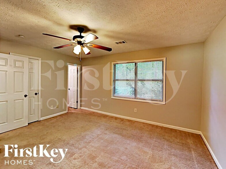 Building Photo - 1793 Merry Oak Rd SW