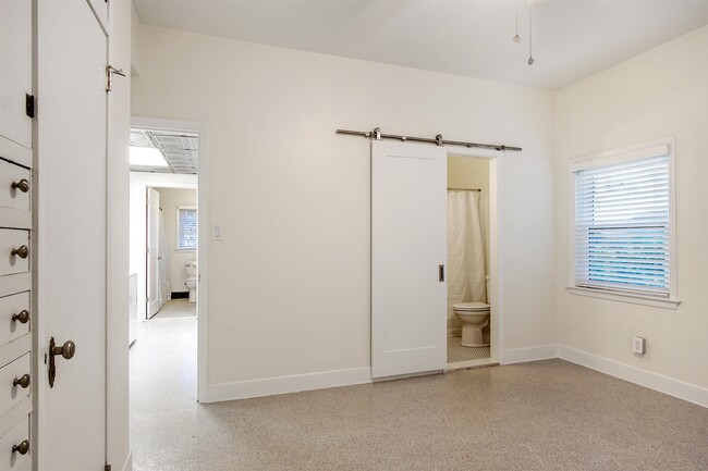 Building Photo - 1647 Lake Ella Dr