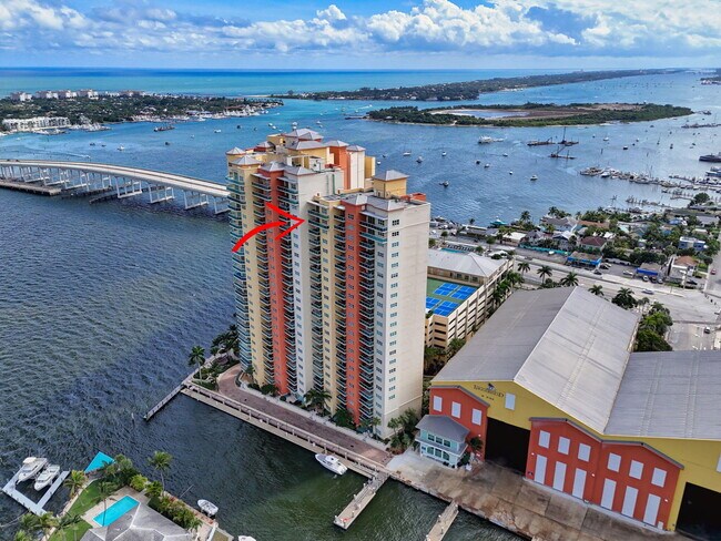 Building Photo - 2650 Lake Shore Dr