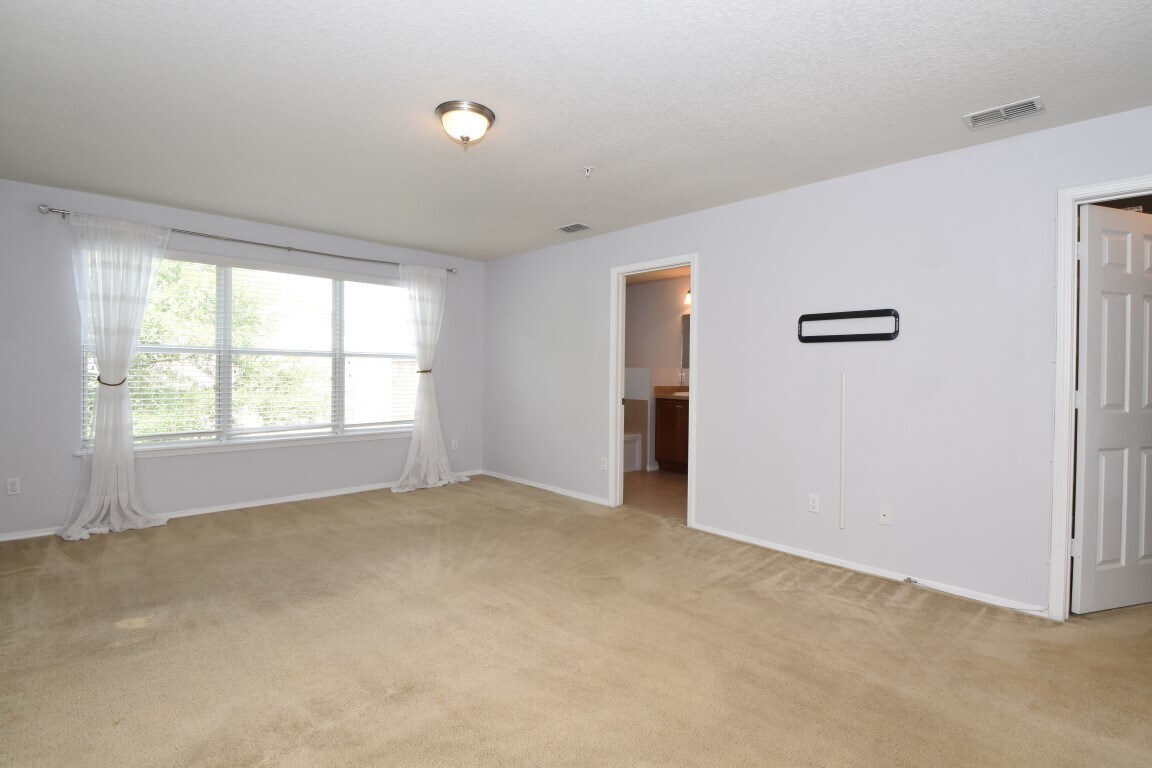 Building Photo - 1068 Winglewood St