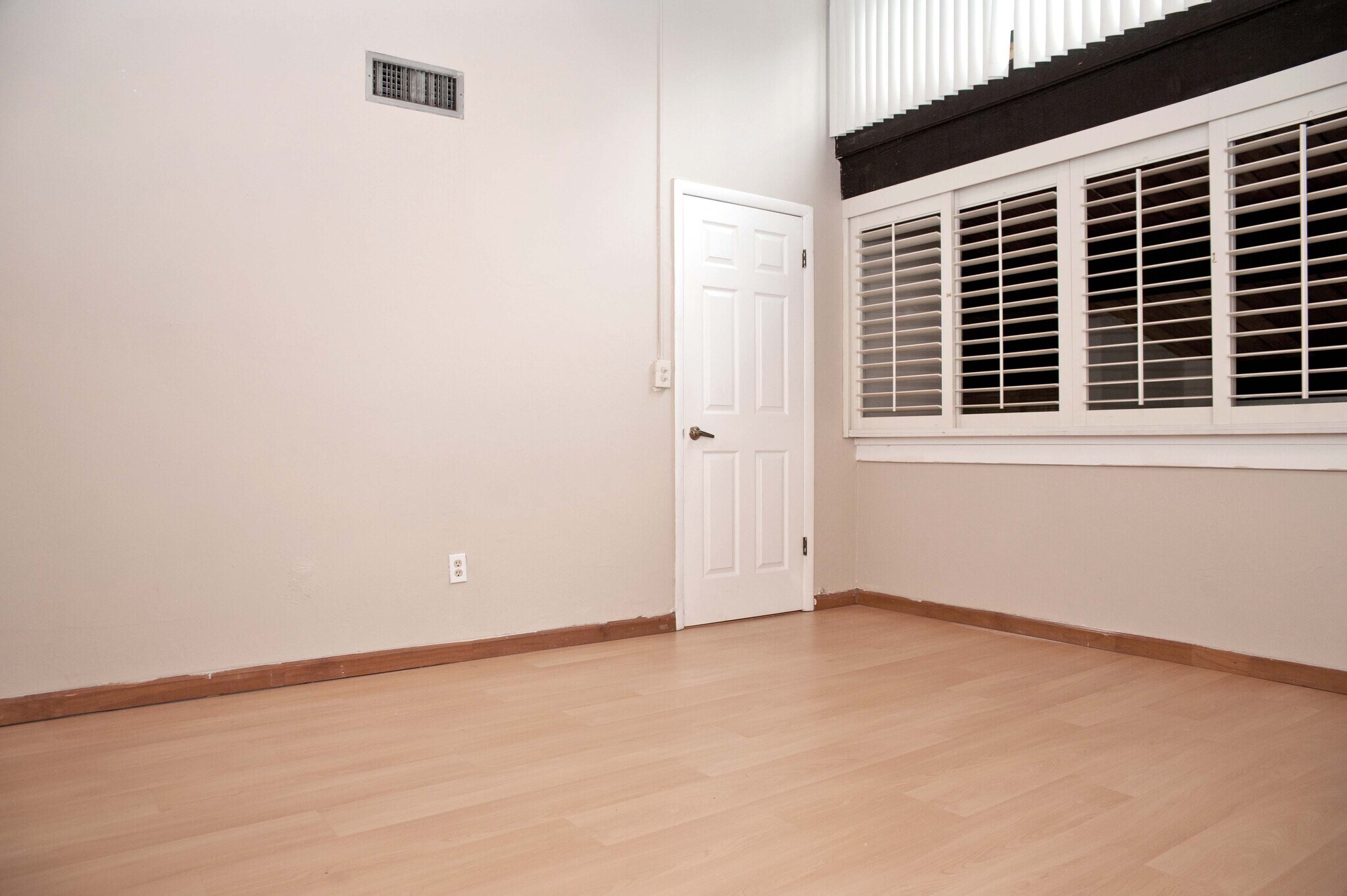 Building Photo - 19216 NE 25th Ave