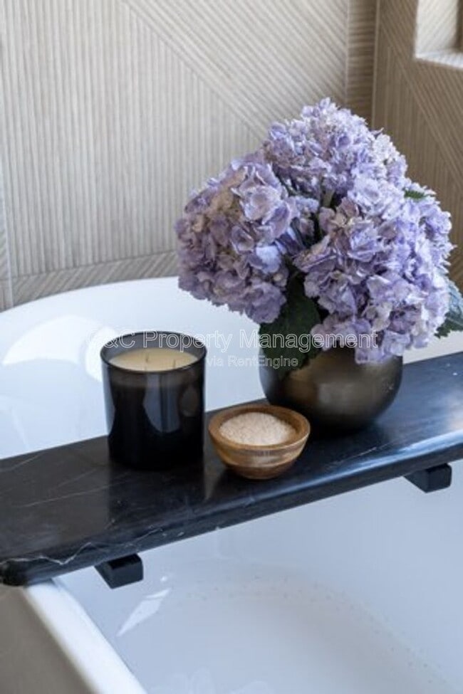 Building Photo - 5234 Chariton Ave