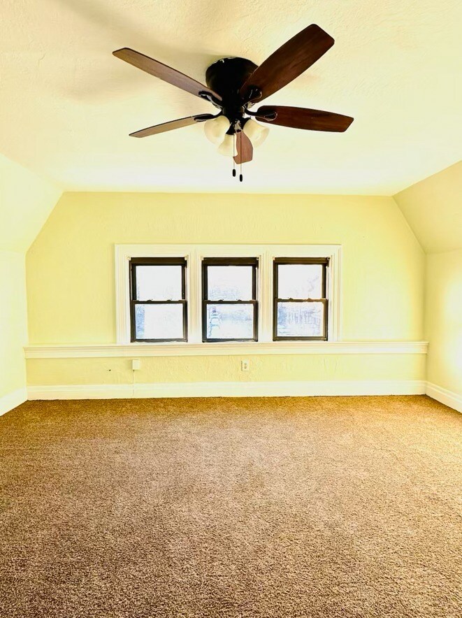 Building Photo - 303 Peebles St