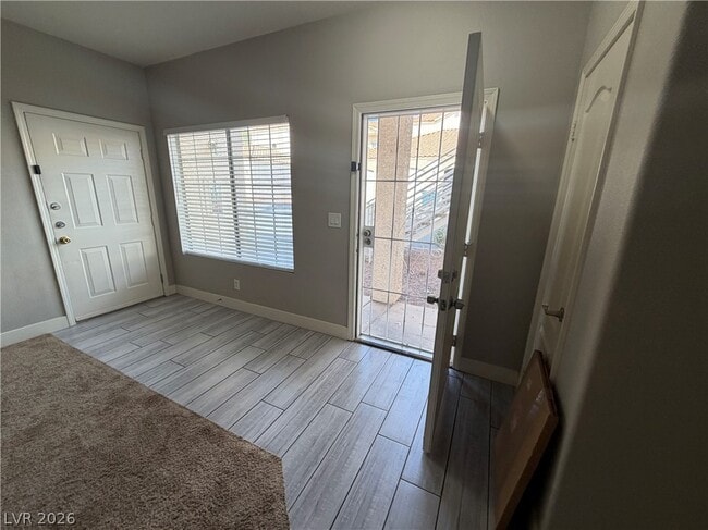 Building Photo - 1900 N Torrey Pines Dr